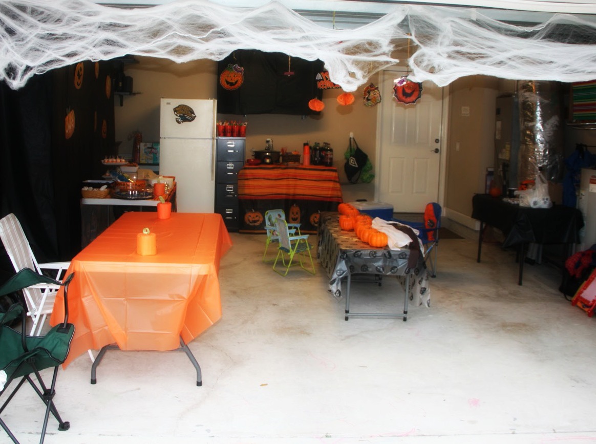 haunted-house-decorations